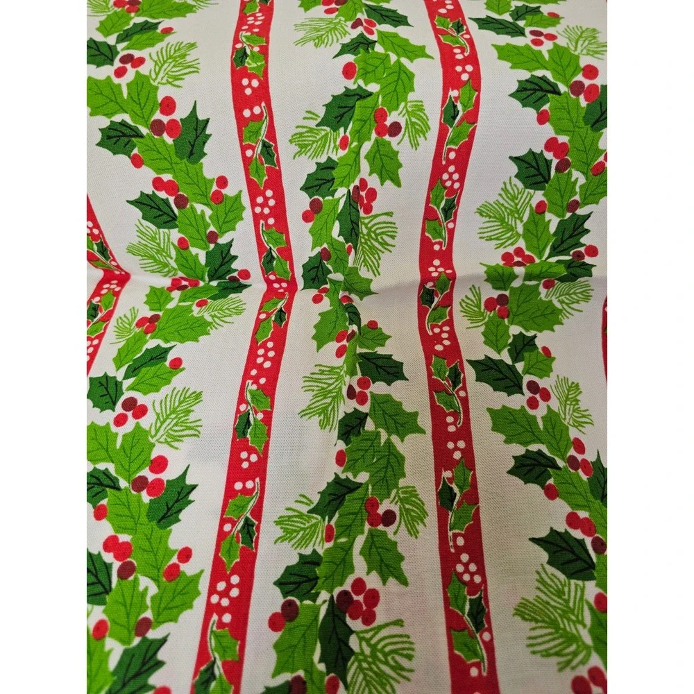 Set of 6‎ Christmas Holly Berry Napkins White Red Green vintage Table Linen